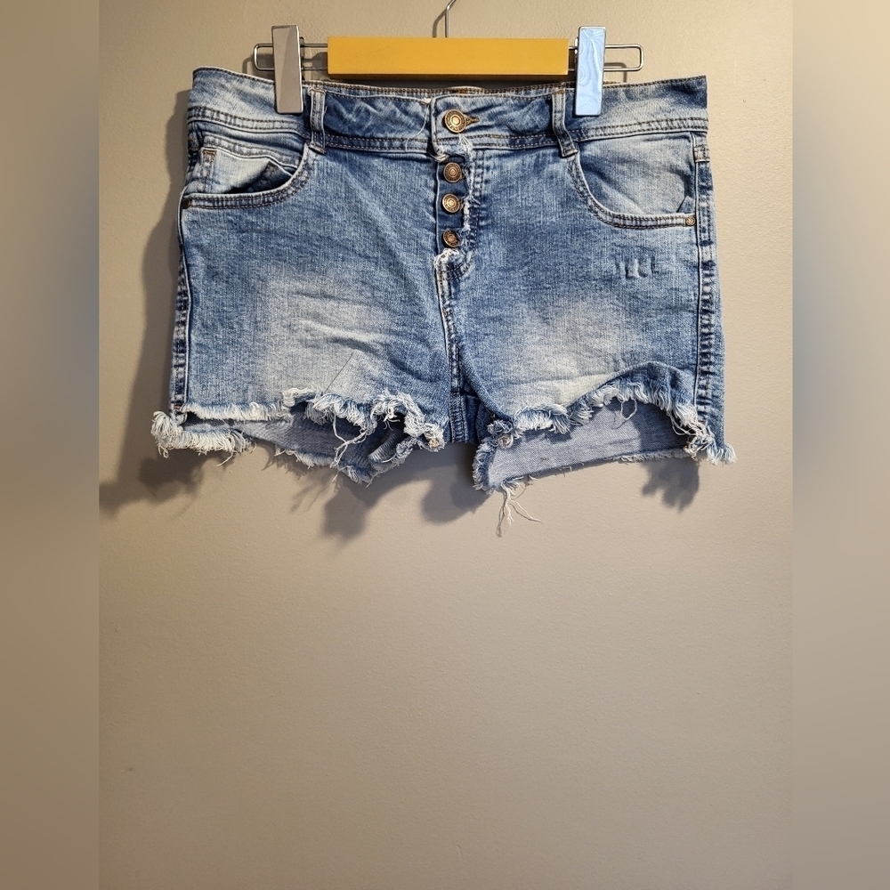 CLEARANCE  Ardene Blue Denim Shorts, Size 9 (30)